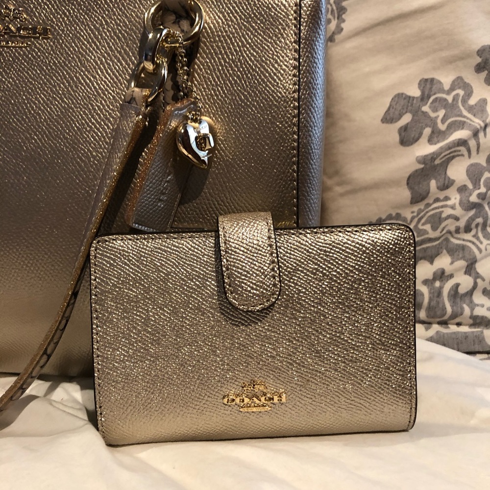COACH MEDIUM METALLIC PLATINUM LEATHER WALLET